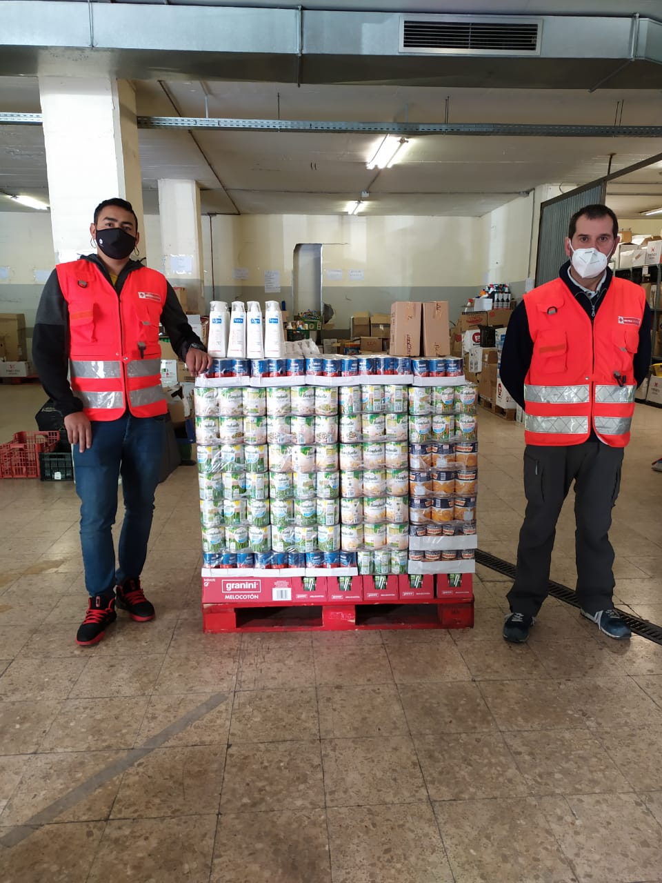 La Fundació Crèdit Andorrà col·labora amb una nova donació a la botiga solidària de la Creu Roja Andorrana